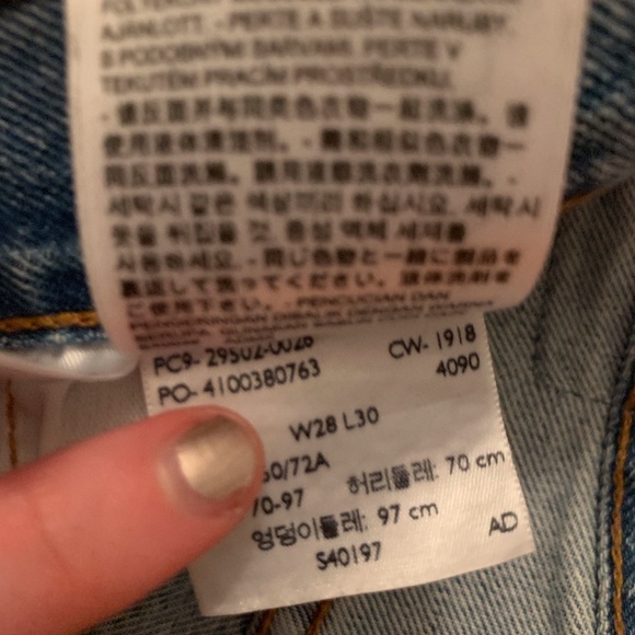 LEVI’S 501 LIGHTWASH SKINNY - Picture 6 of 7